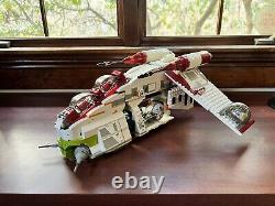 Lego 7163 Star Wars Republic Gunship in Excellent Condition Read Description
